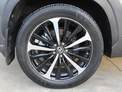 Used 2022 Toyota Highlander XSE image 10