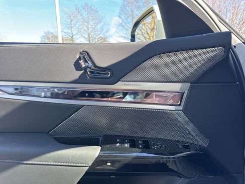 New 2026 BMW 750e xDrive w/ Executive Package image 21