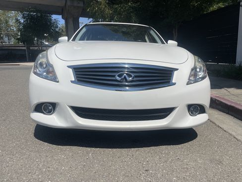 Used 2015 INFINITI Q40 w/ Navigation Package RWD image 6