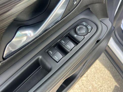 Used 2023 GMC Terrain SLE w/ Driver Convenience Package image 12