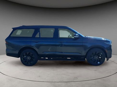 New 2026 Lincoln Navigator Reserve AWD/4WD image 10