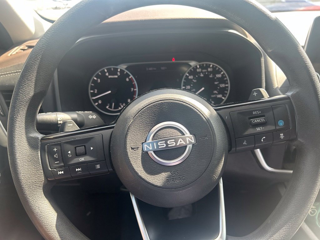 Used 2023 Nissan Rogue SV FWD image 7