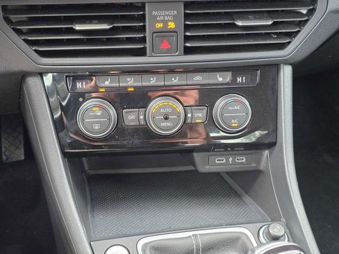 Used 2024 Volkswagen Jetta SE image 24