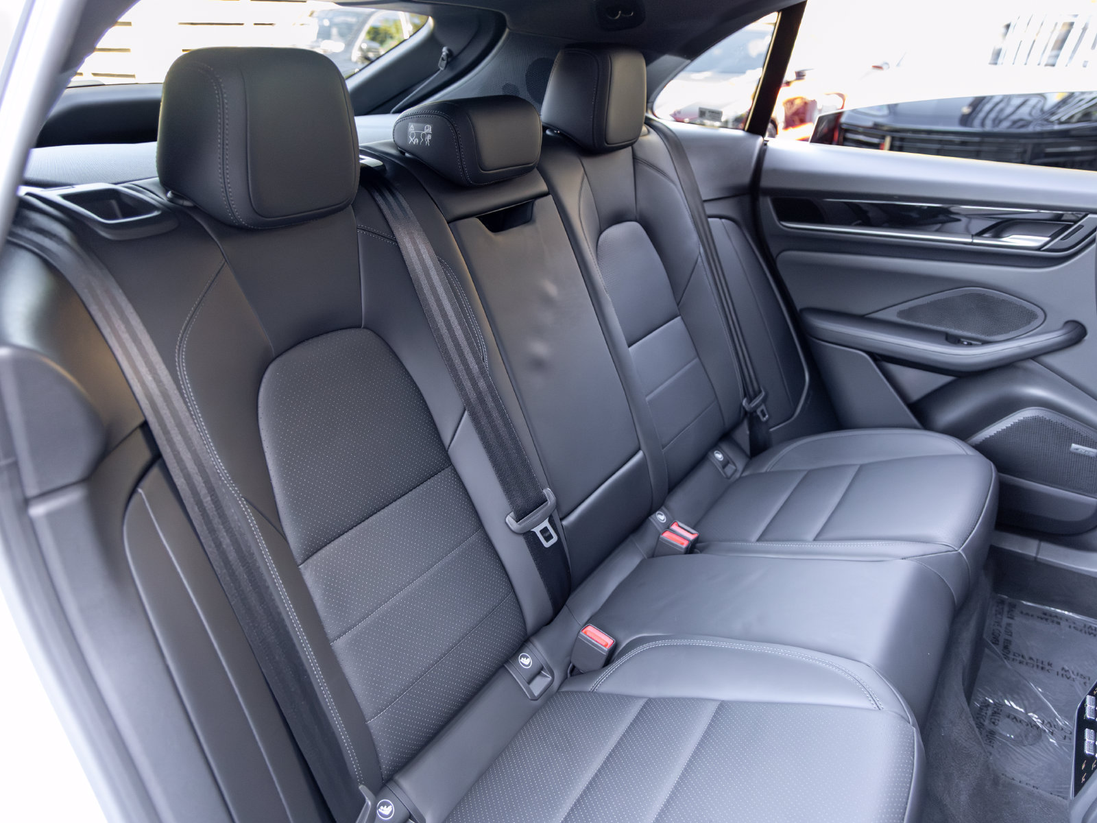 Certified 2025 Porsche Macan Electric RWD image 56
