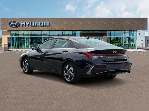 New 2025 Hyundai Elantra Limited FWD image 5