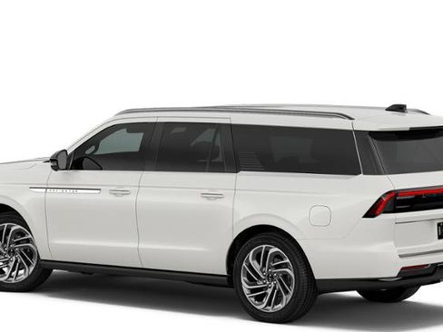 New 2026 Lincoln Navigator L Reserve AWD/4WD image 25