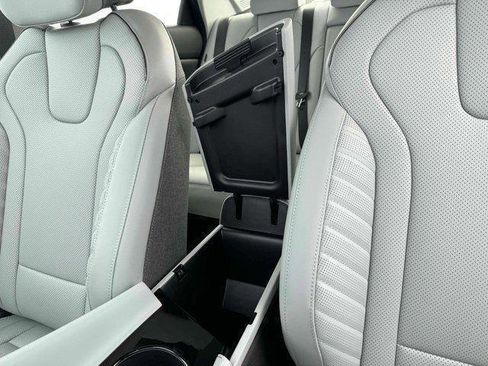 New 2025 Hyundai Elantra Limited image 18