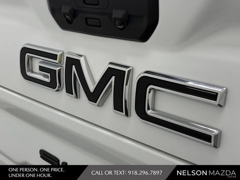 Used 2024 GMC Sierra 2500 AT4 w/ AT4 Premium Plus Package AWD/4WD image 18