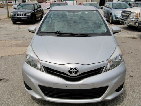 Used 2012 Toyota Yaris L image 10