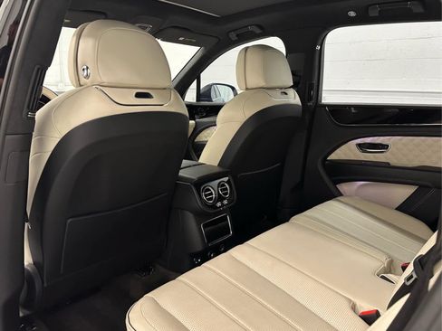 Used 2023 Bentley Bentayga AWD/4WD image 14