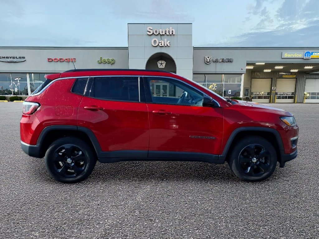 Certified 2018 Jeep Compass Latitude w/ Popular Equipment Group AWD/4WD image 2