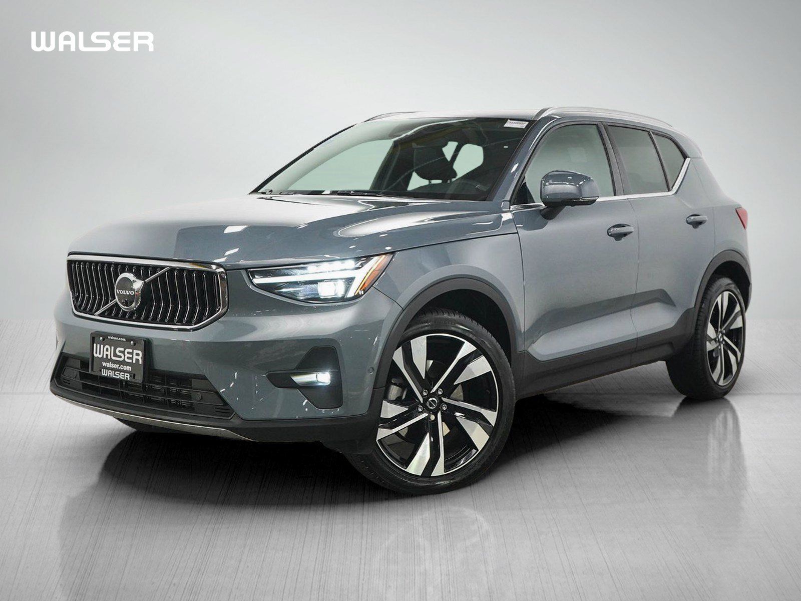 Used 2023 Volvo XC40 B5 Ultimate w/ Protection Package Premier AWD/4WD image 1
