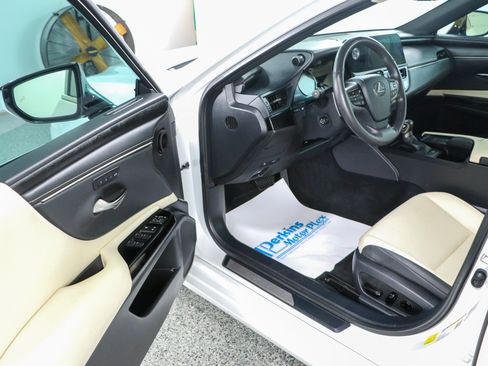 Used 2022 Lexus ES 350 w/ Premium Package FWD image 3
