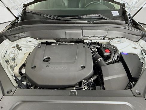 Certified 2025 Volvo XC90 B6 Plus w/ Protection Package Premier image 32