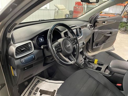 Used 2017 Kia Sorento FWD w/ LX Convenience Package image 9