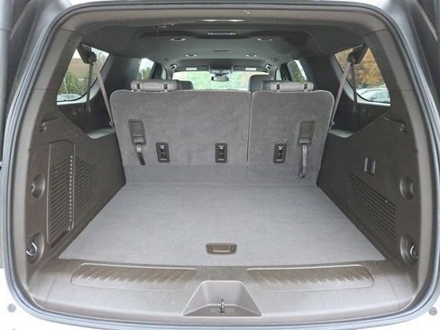 Used 2024 Chevrolet Suburban LT image 27