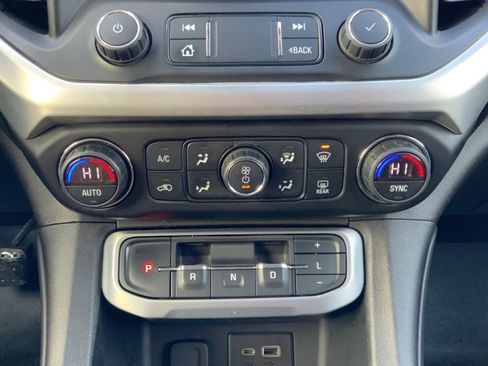 Used 2021 GMC Acadia SLE w/ Driver Convenience Package image 33