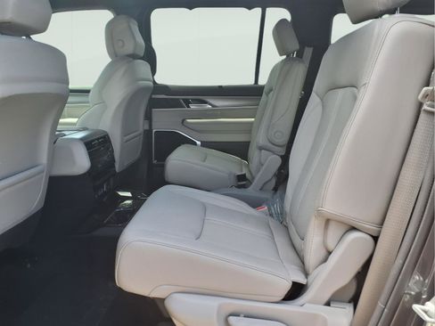 New 2026 Jeep Grand Wagoneer L Limited AWD/4WD image 11