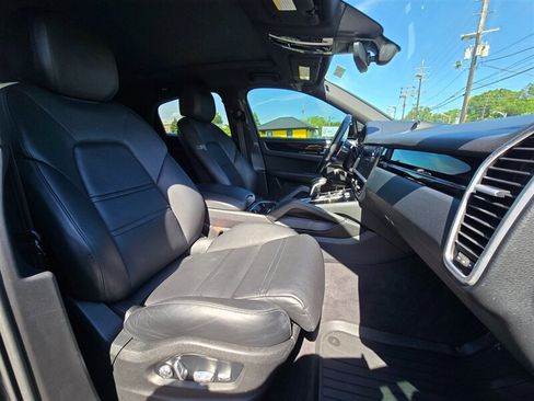 Used 2020 Porsche Cayenne AWD/4WD image 15