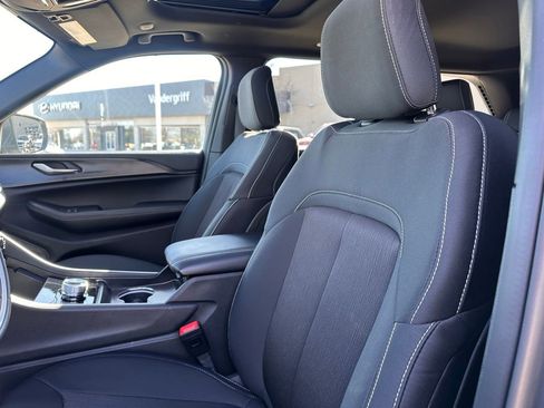 Used 2025 Jeep Grand Cherokee Laredo X image 21