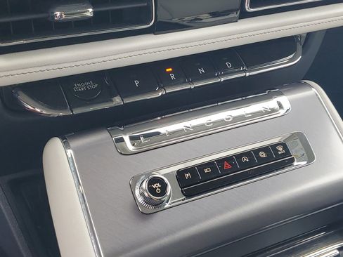 Used 2025 Lincoln Aviator AWD w/ Jet Appearance Package image 26