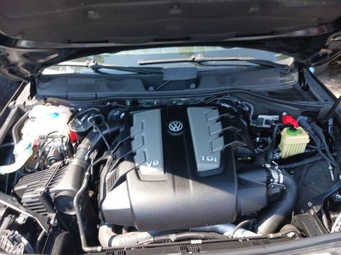 Used 2014 Volkswagen Touareg TDI AWD/4WD image 17