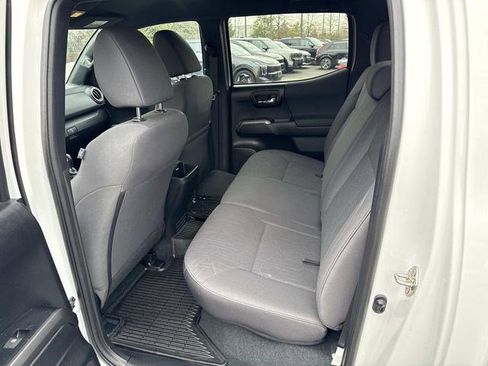 Used 2019 Toyota Tacoma TRD Off-Road w/ Technology Package image 16