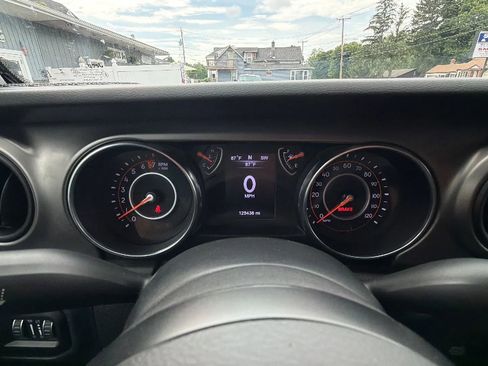 Used 2020 Jeep Wrangler Sport AWD/4WD image 13