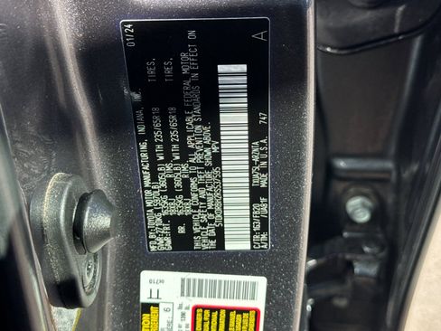 Used 2024 Toyota Highlander LE image 36