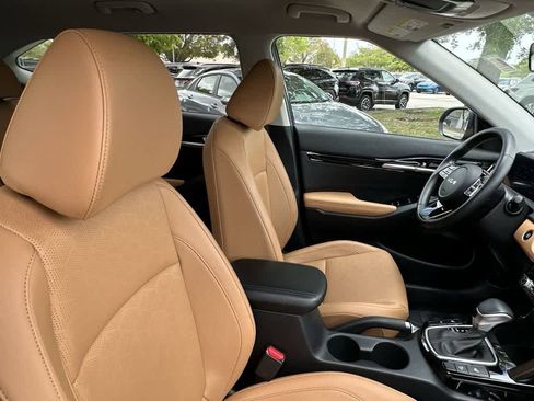Used 2024 Kia Seltos EX FWD image 27