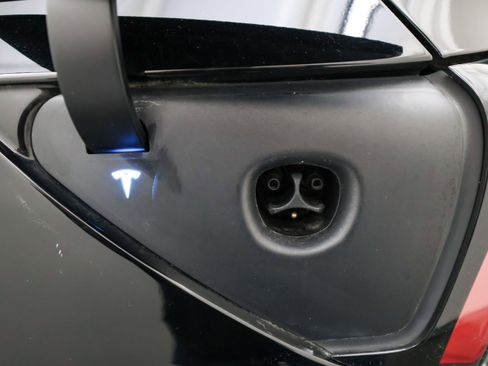 Used 2023 Tesla Model Y Performance image 49