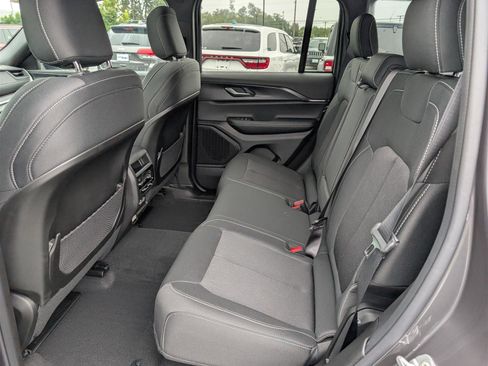 New 2025 Jeep Grand Cherokee Laredo X w/ Luxury Tech Group I image 12