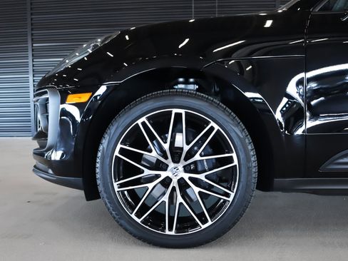 Certified 2025 Porsche Macan image 25
