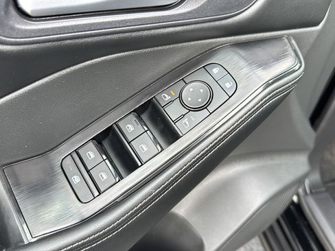 Used 2025 Nissan Rogue SV image 26