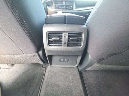 Used 2023 Nissan Rogue SV image 25