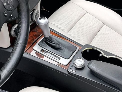 Used 2010 Mercedes-Benz C 300 Sport image 13