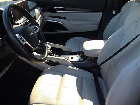 Used 2022 Kia Telluride EX w/ EX Premium Package image 18