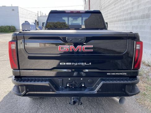 Used 2024 GMC Sierra 3500 Denali w/ Technology Package AWD/4WD image 8