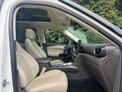 Used 2021 Ford Explorer Platinum w/ Equipment Group 601A AWD/4WD image 10