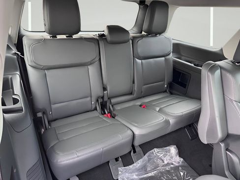 New 2026 Ford Expedition Active image 32