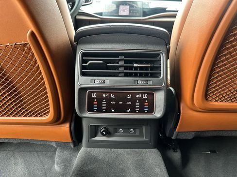 Used 2025 Audi Q8 Prestige image 26