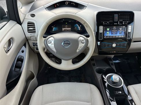 Used 2016 Nissan Leaf SV FWD image 22