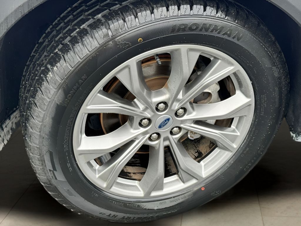 Used 2022 Ford Explorer XLT w/ Equipment Group 202A RWD image 9