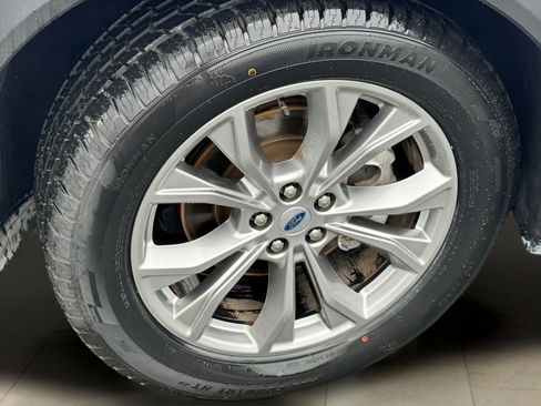 Used 2022 Ford Explorer XLT w/ Equipment Group 202A RWD image 9
