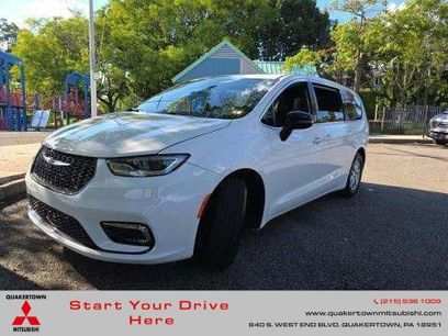 Used 2026 Chrysler Pacifica Select