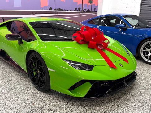 Used 2018 Lamborghini Huracan Performante image 1