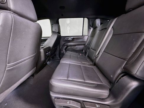Used 2025 Chevrolet Suburban LT w/ Comfort Package RWD image 12