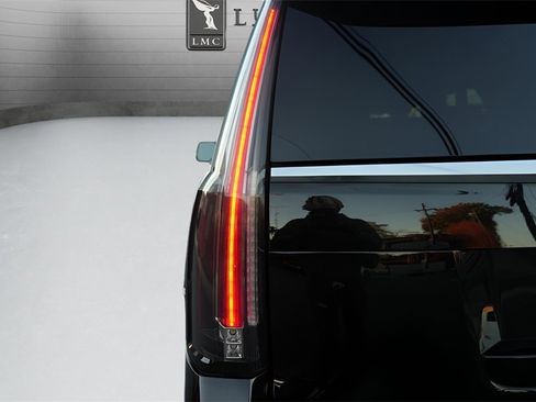 Used 2020 Cadillac Escalade ESV 4WD image 10