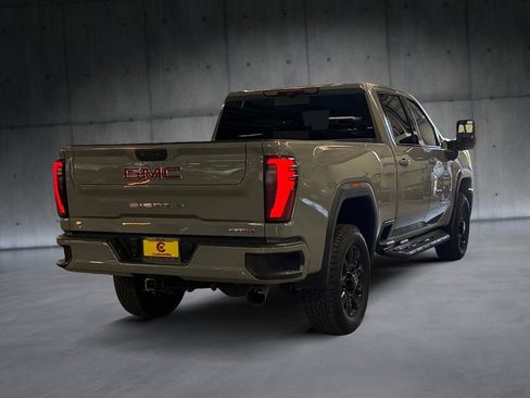 Used 2024 GMC Sierra 2500 AT4 w/ Technology Package AWD/4WD image 5