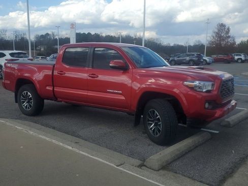 Used 2021 Toyota Tacoma TRD Sport w/ Technology Package image 6